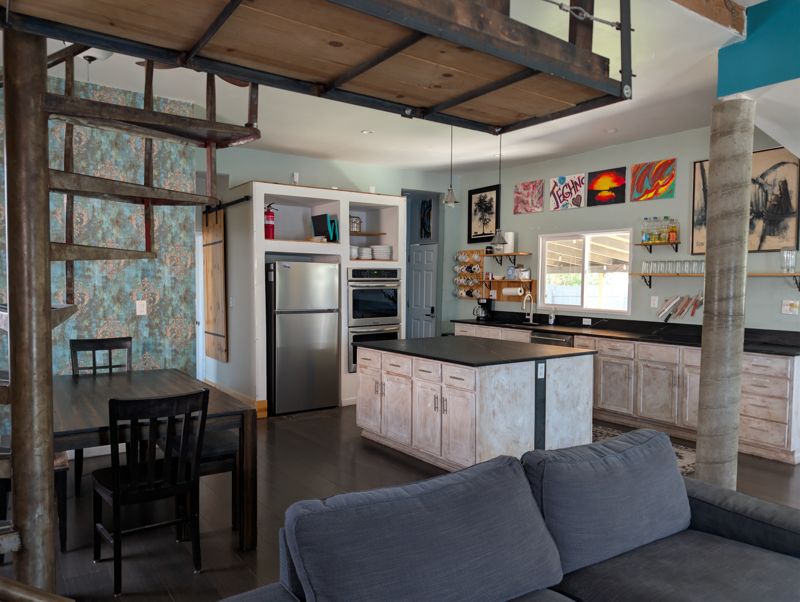 Full kitchen
